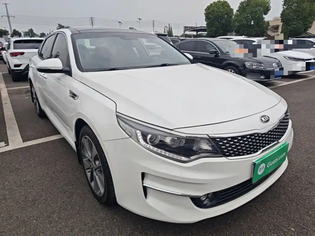 Kia K5 2.0 L Auto LUX