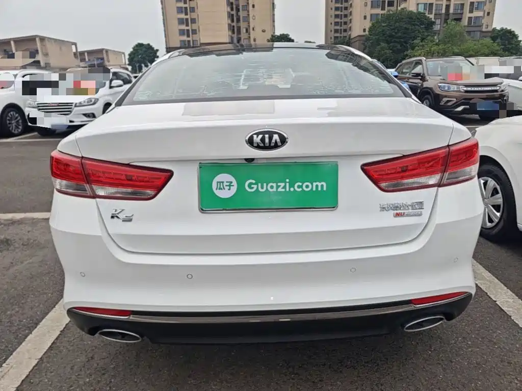 Kia K5 2.0 L Auto LUX