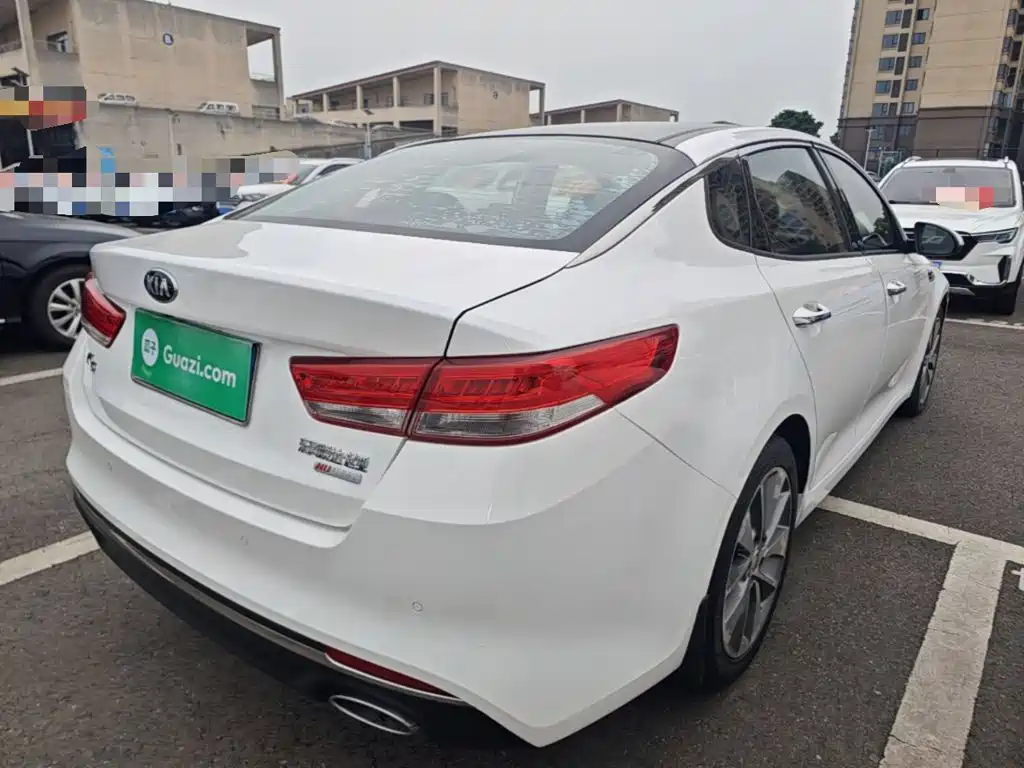 Kia K5 2.0 L Auto LUX