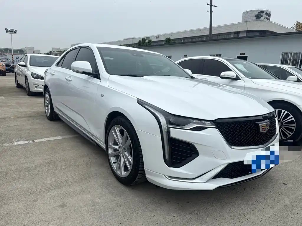 Cadillac CT4 28 T Fashion