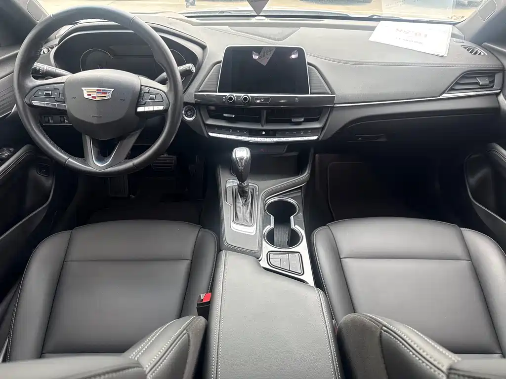 Cadillac CT4 28 T Fashion