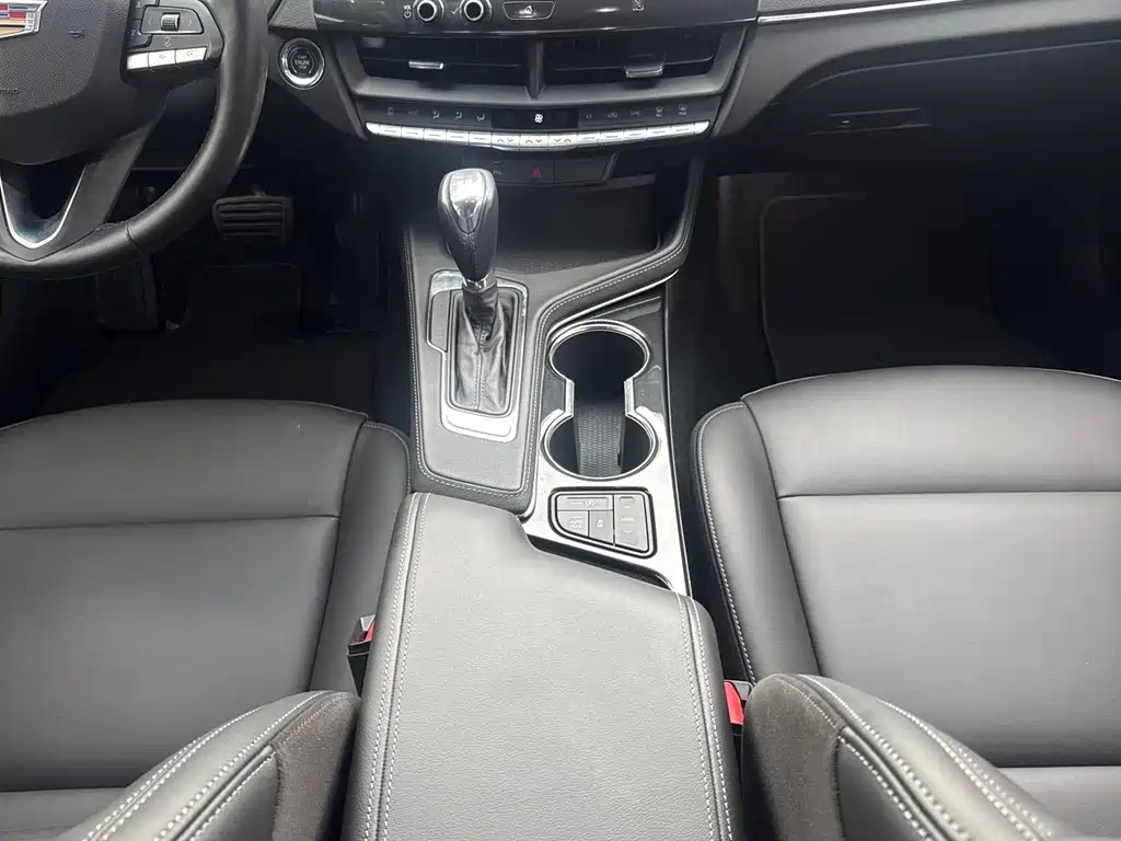 Cadillac CT4 28 T Fashion