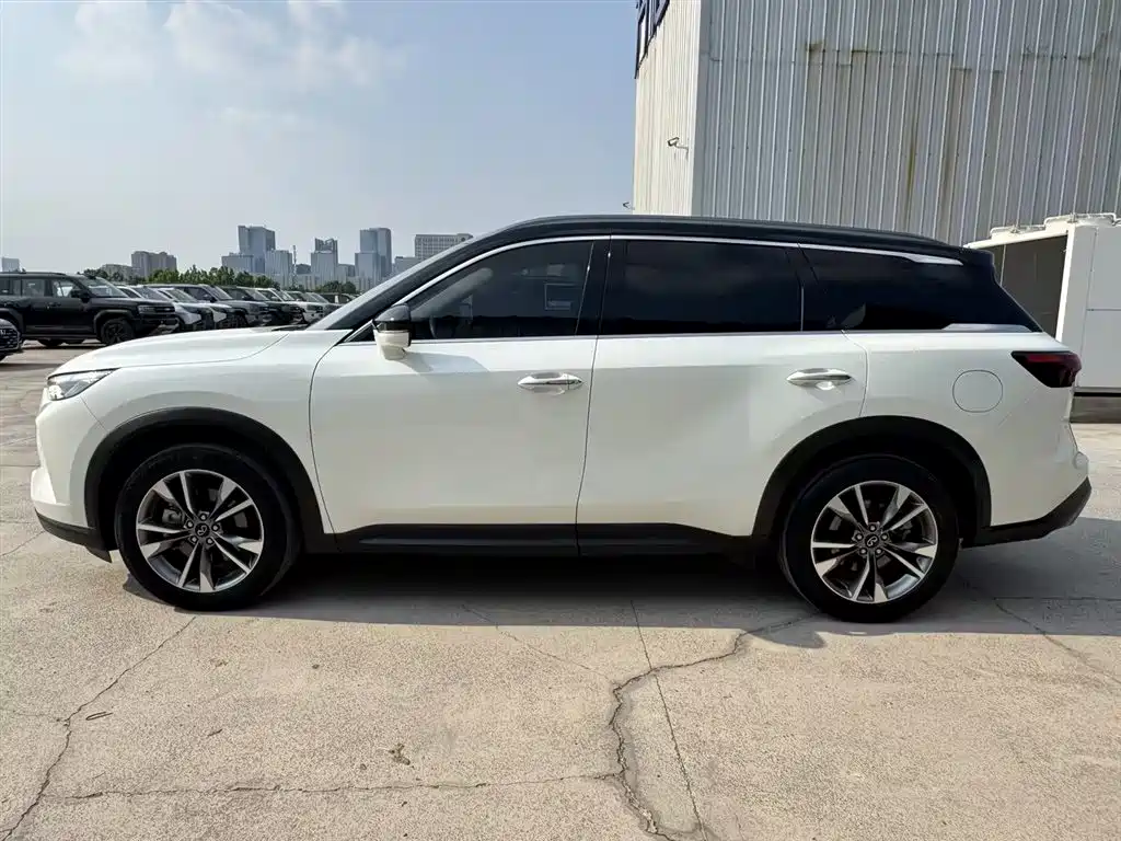 Infiniti QX60 英菲尼迪QX60 2022款 2.0 T 四驱卓越版