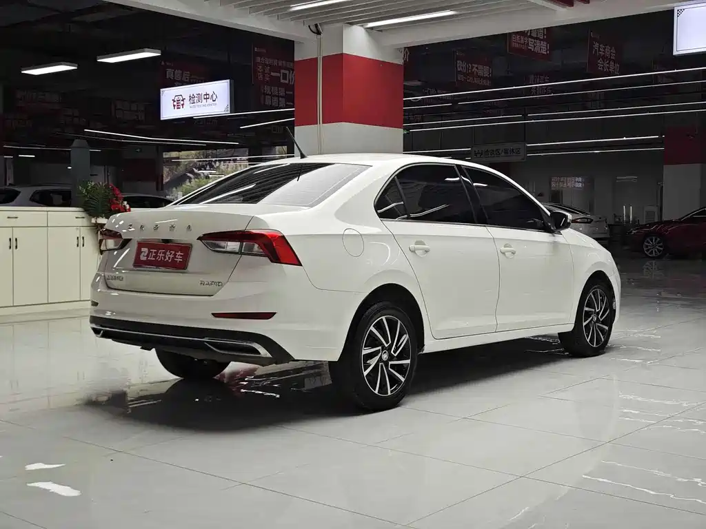 Rapid 1.5 L Auto Comfort Enjoyment