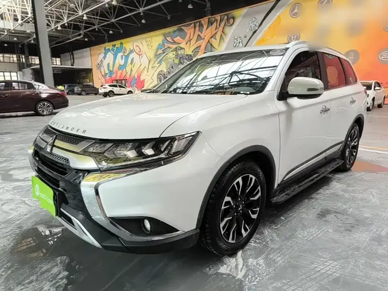 Mitsubishi Outlander 2.4 L 4 WD Enjoyment 5-seat CN-VI