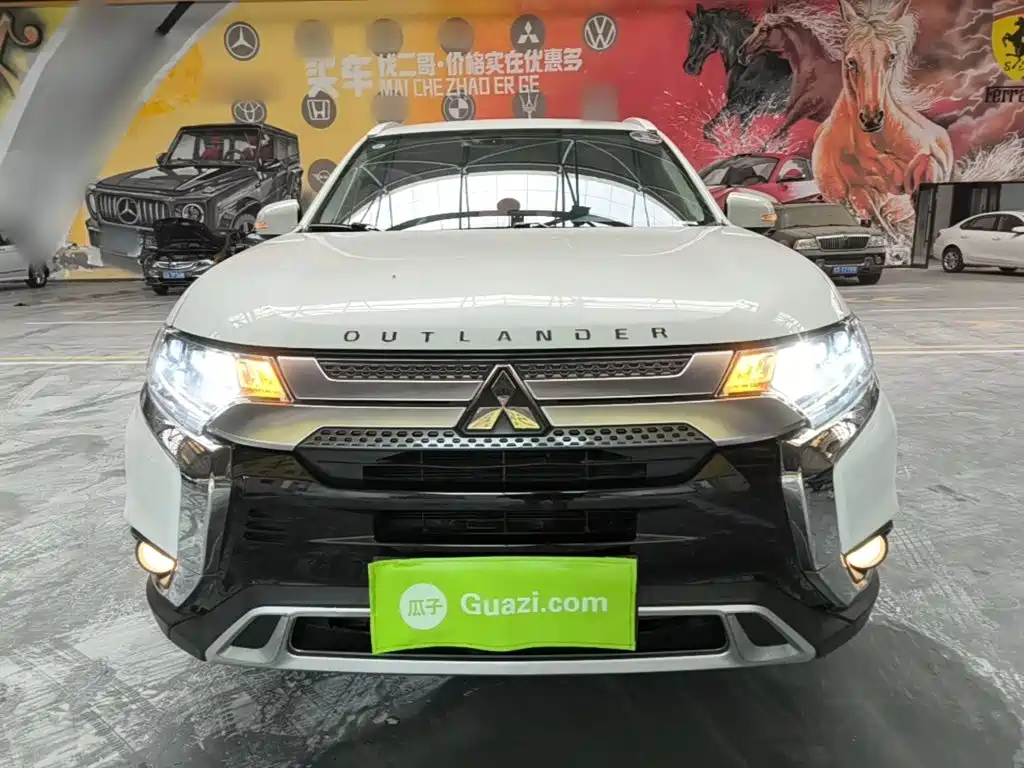 Outlander 2.4 L 4 WD Enjoyment 5-seat CN-VI