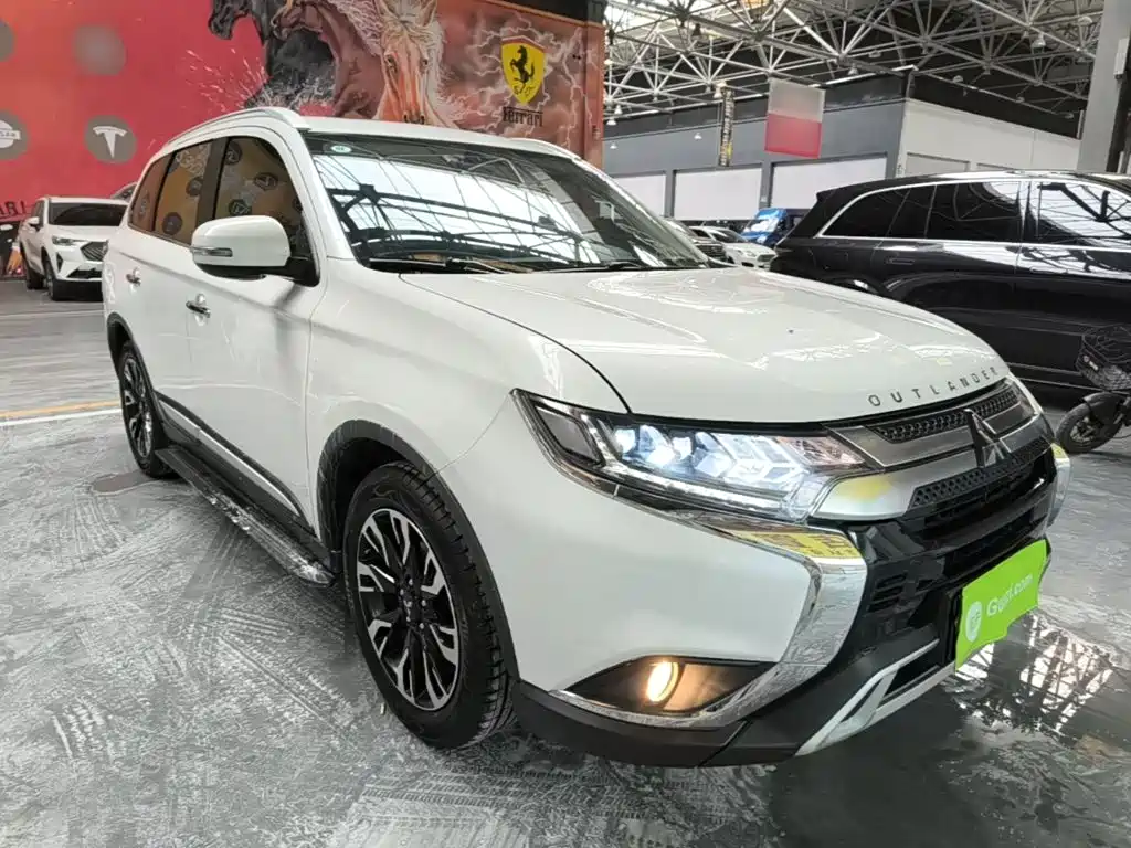 Outlander 2.4 L 4 WD Enjoyment 5-seat CN-VI