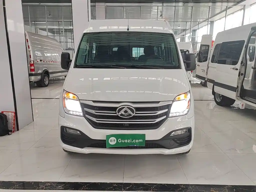 Xintu V80 新途V80 2024款 傲运通超值版 6 MT 长轴中顶127 Ps 6/7/8/9座