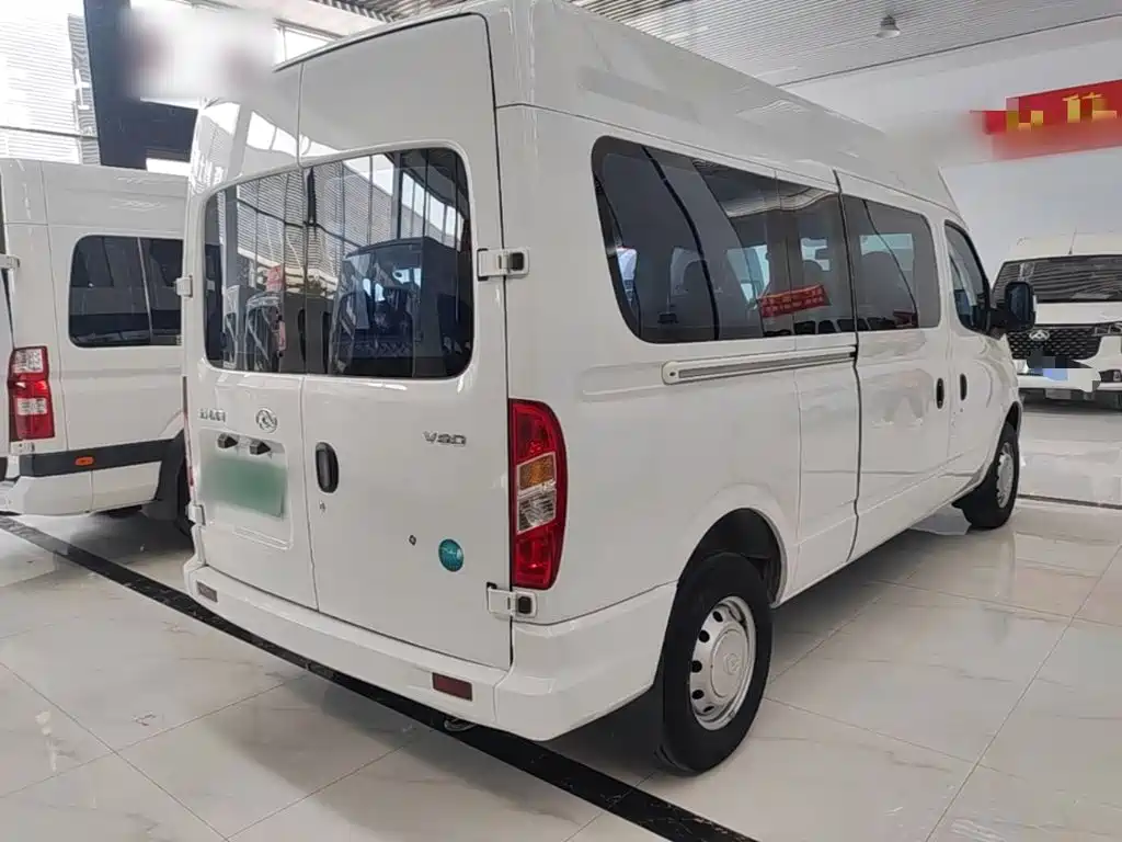 Xintu V80 新途V80 2024款 傲运通超值版 6 MT 长轴中顶127 Ps 6/7/8/9座