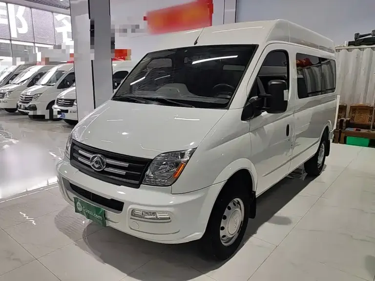 Maxus Xintu V80 新途V80 2023款 2.0 T AMT经典傲运通短轴中顶5/6座