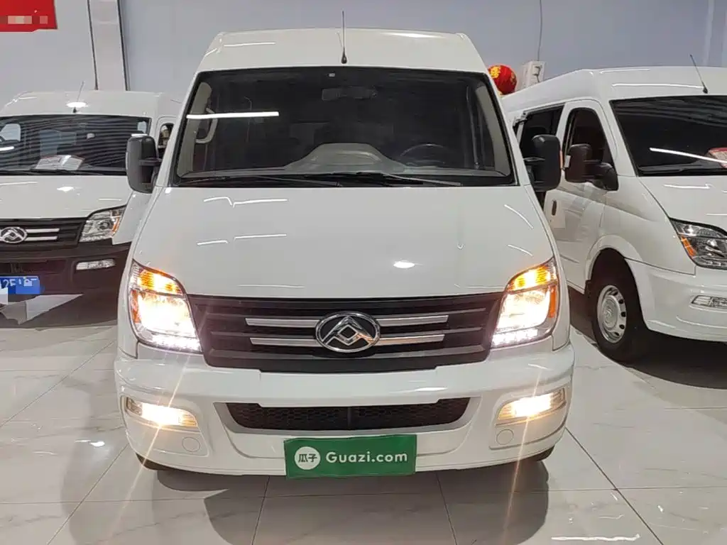 Xintu V80 新途V80 2023款 2.0 T AMT经典傲运通短轴中顶5/6座