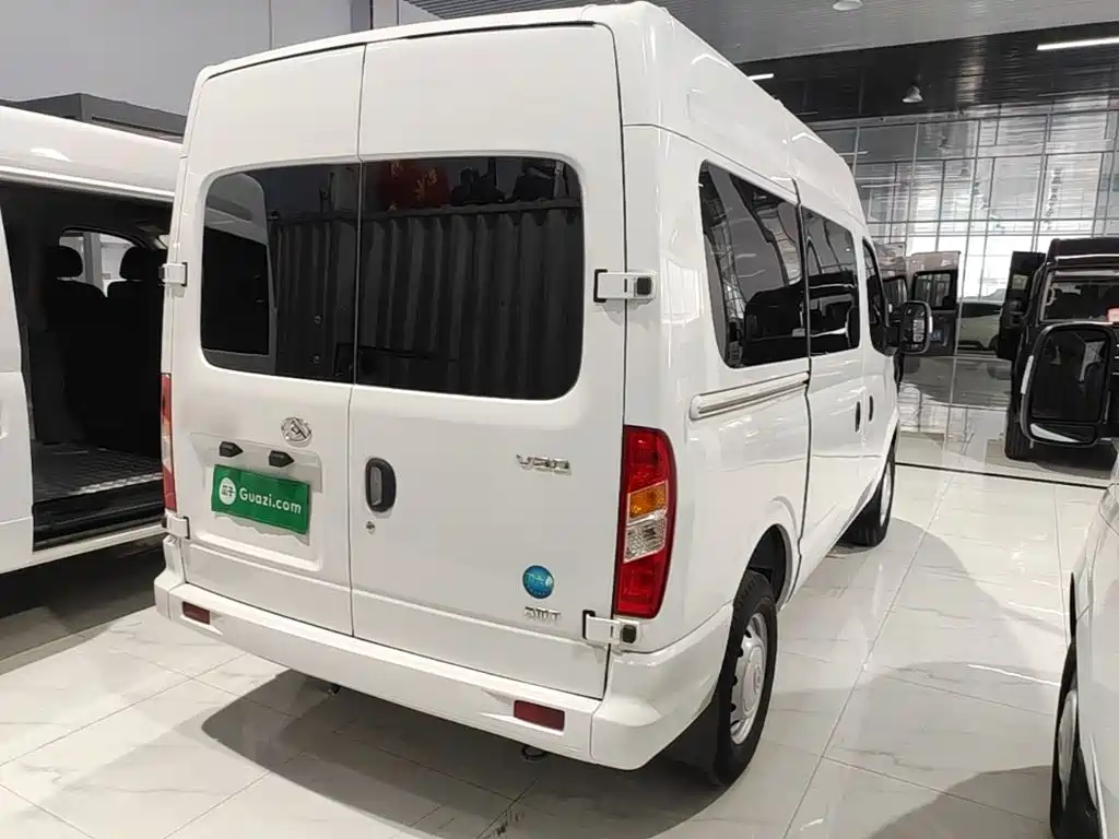 Xintu V80 新途V80 2023款 2.0 T AMT经典傲运通短轴中顶5/6座