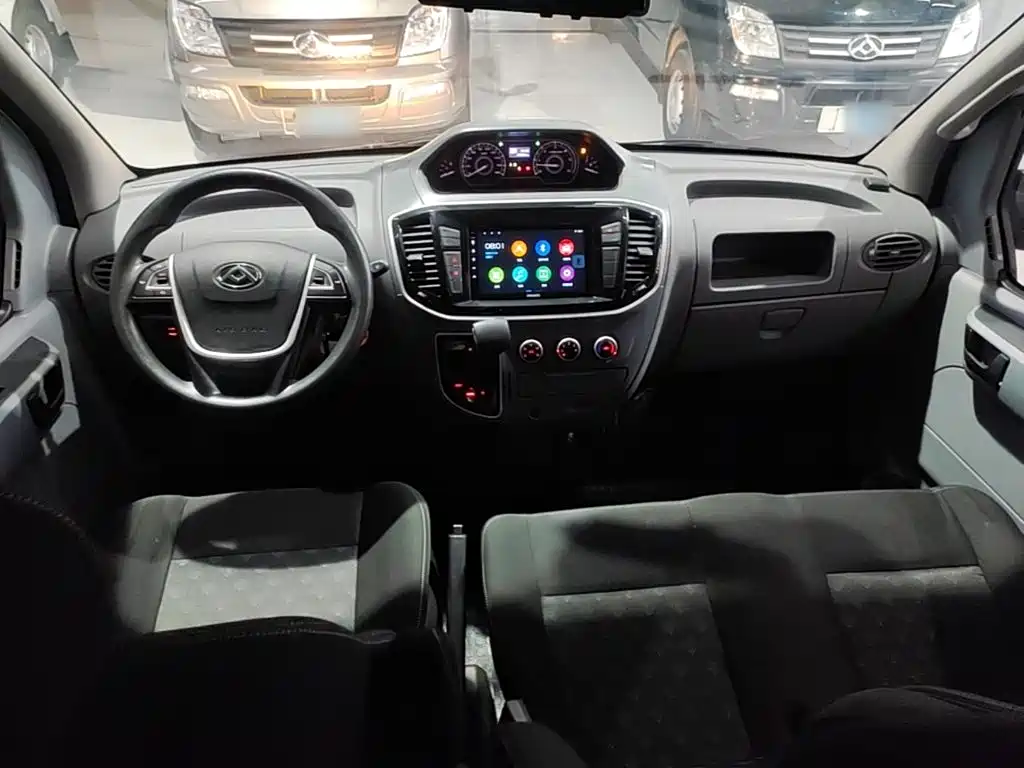 Xintu V80 新途V80 2023款 2.0 T AMT经典傲运通短轴中顶5/6座