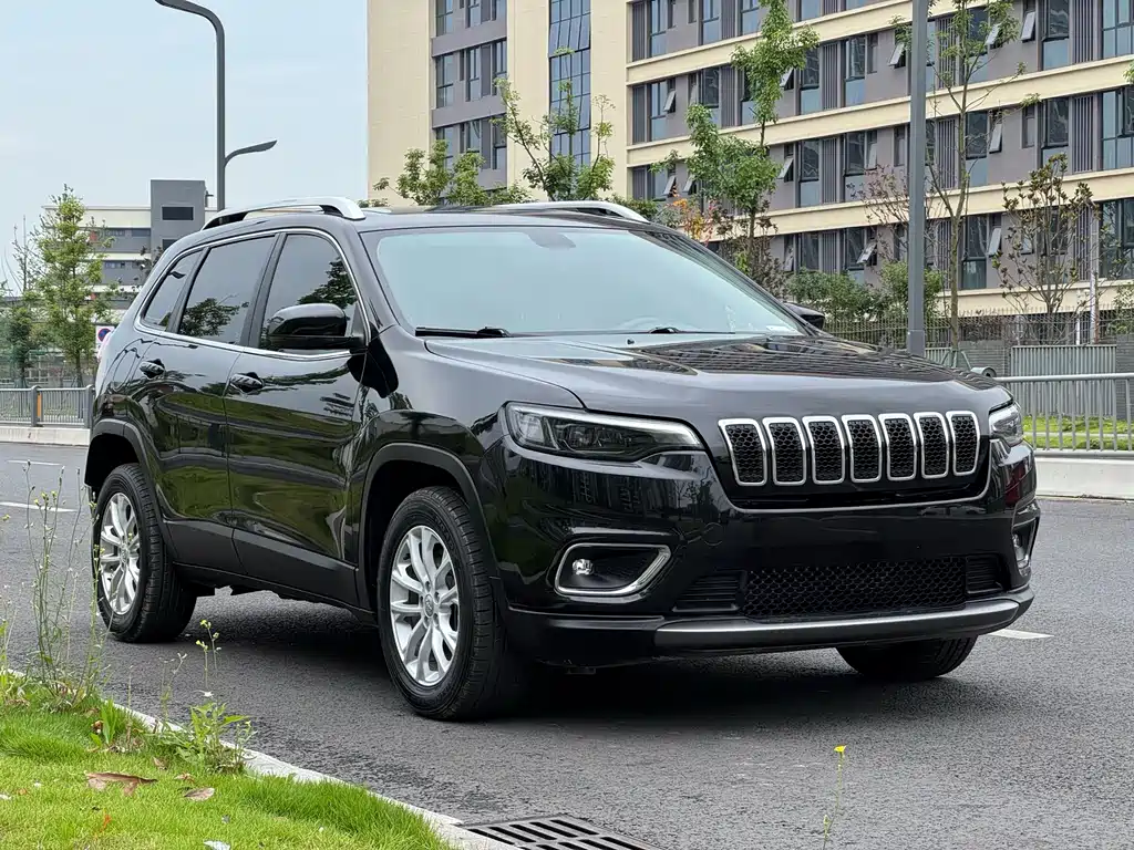 Cherokee 2.0 T 2 WD Smart Enjoyment CN-V