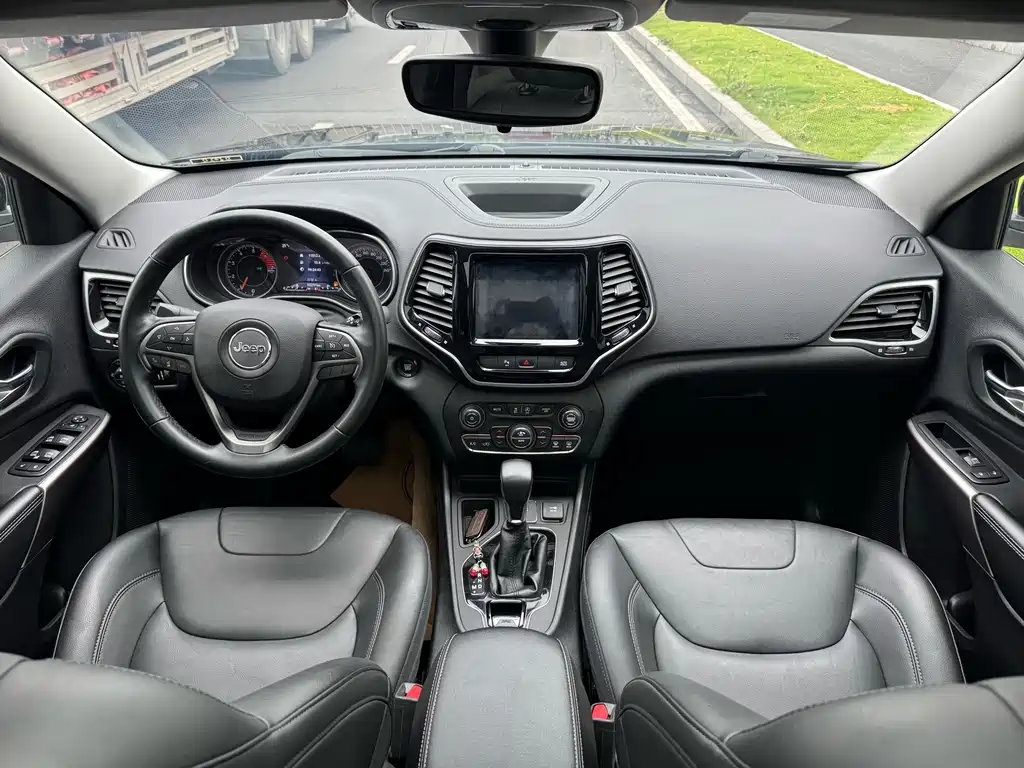 Cherokee 2.0 T 2 WD Smart Enjoyment CN-V