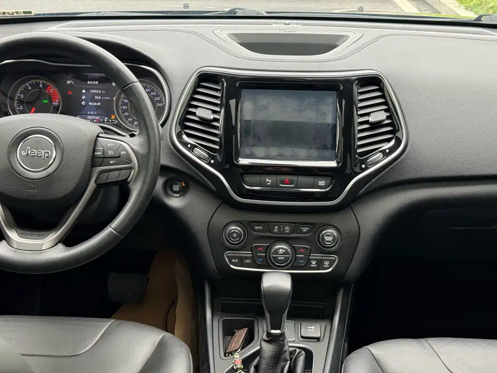 Cherokee 2.0 T 2 WD Smart Enjoyment CN-V