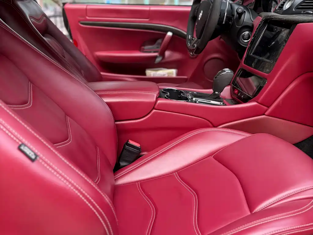 GranTurismo 4.2 L Standard