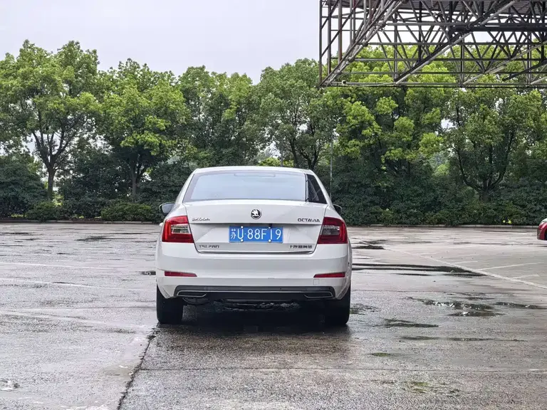 Skoda Octavia TSI280 DSG Smart Travel
