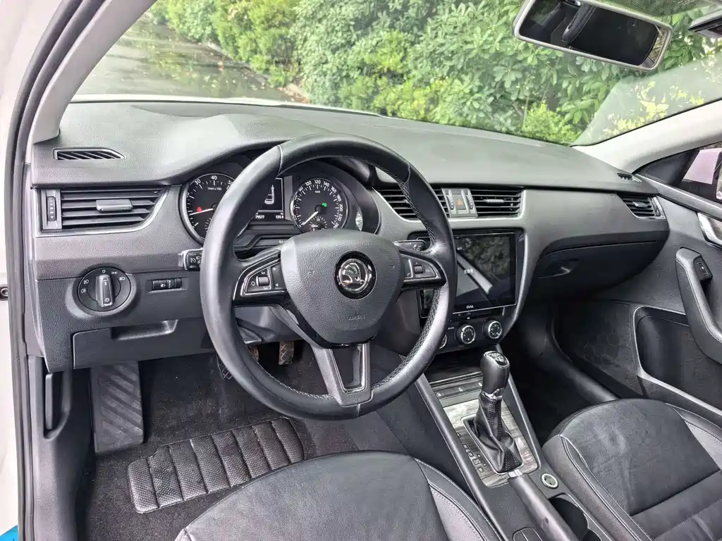 Octavia TSI280 DSG Smart Travel