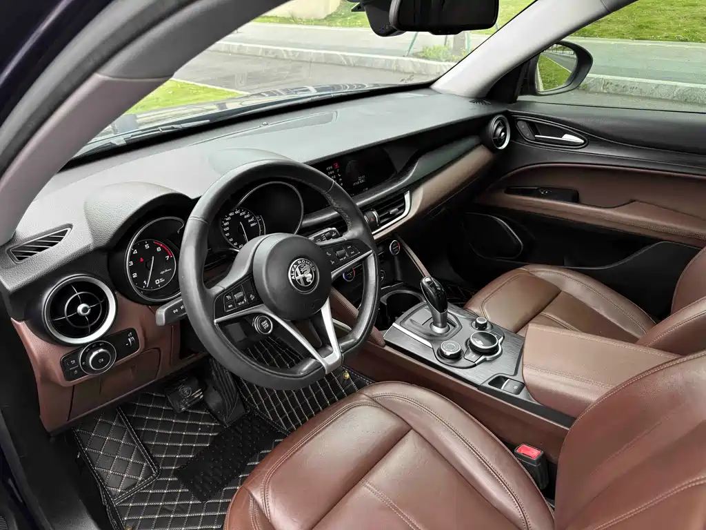Stelvio 2.0 T 200 HP Elite