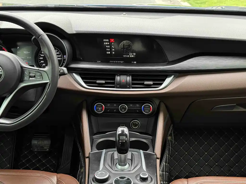 Stelvio 2.0 T 200 HP Elite