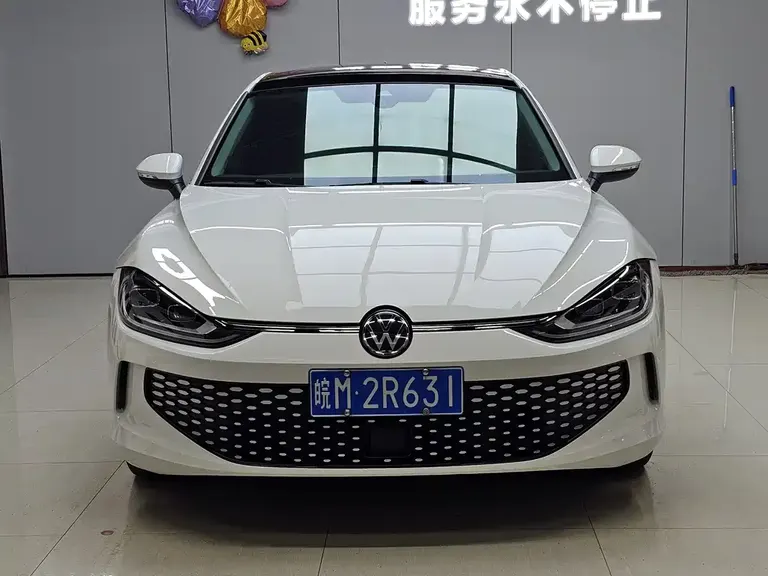 Volkswagen Lamando Lamando L 280 TSI DSG Dazzle Hot