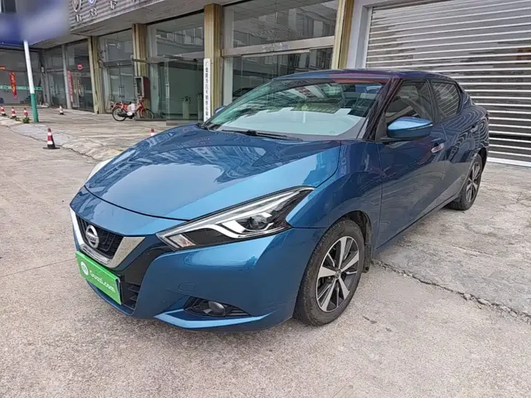 Nissan Lannia 1.6 L CVT Cool