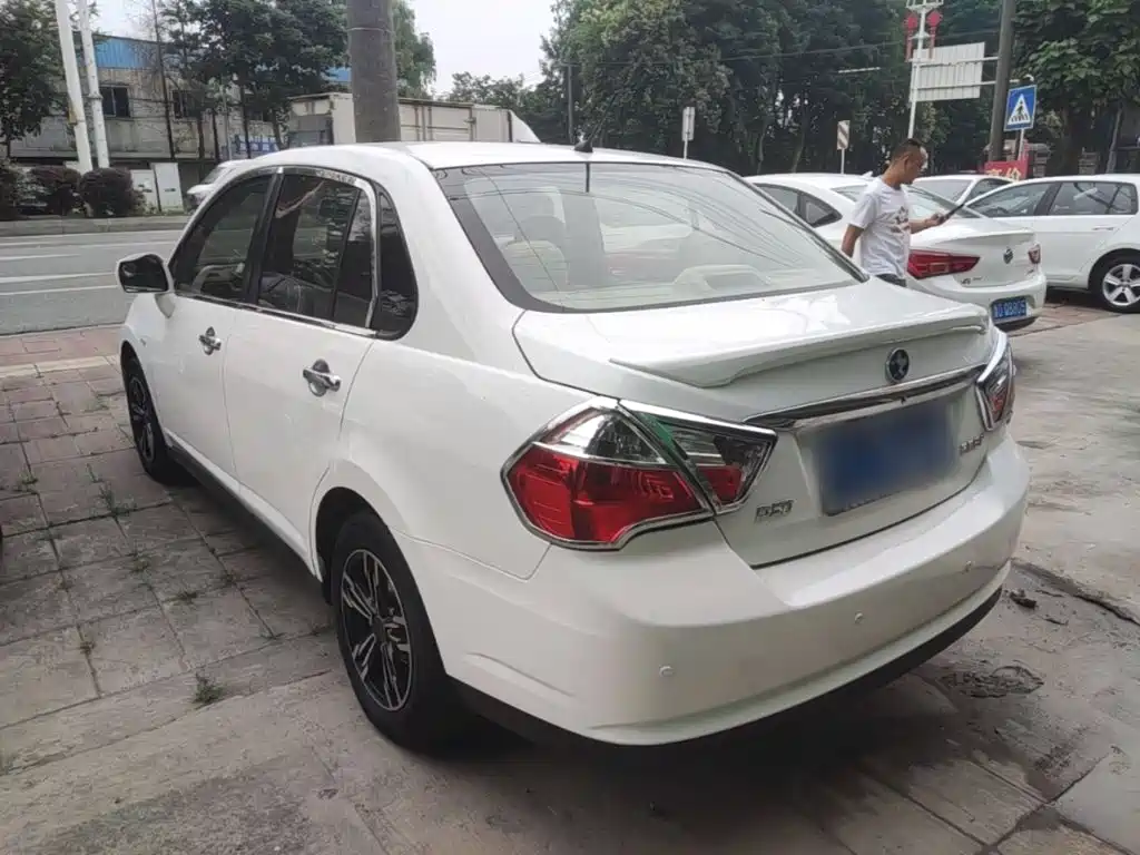 Venucia D50 启辰D50 2013款 1.6 L 自动时尚版