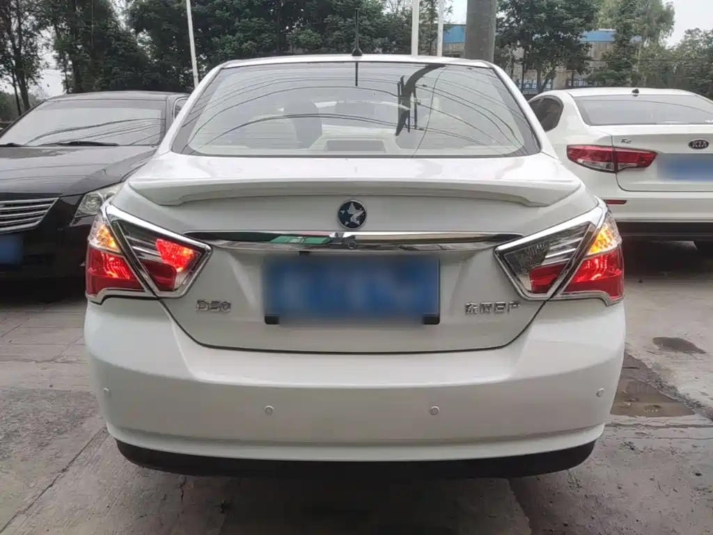 Venucia D50 启辰D50 2013款 1.6 L 自动时尚版