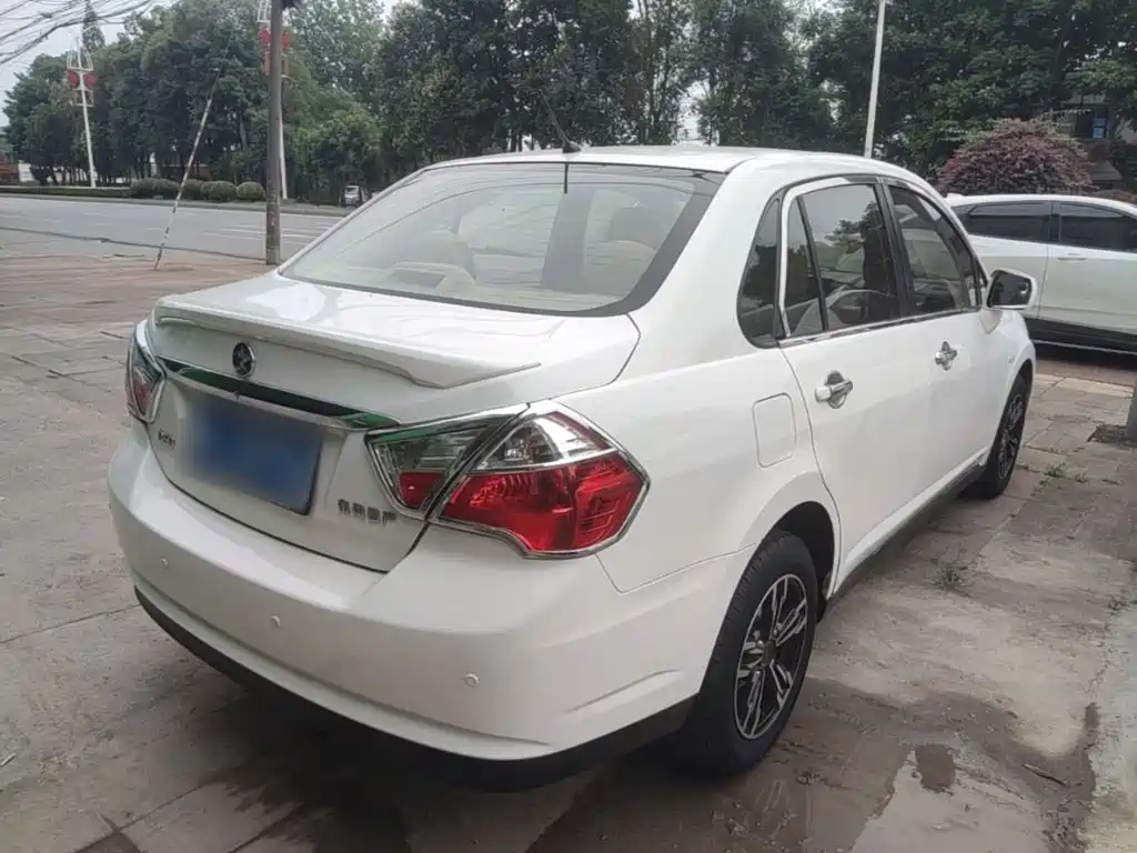 Venucia D50 启辰D50 2013款 1.6 L 自动时尚版