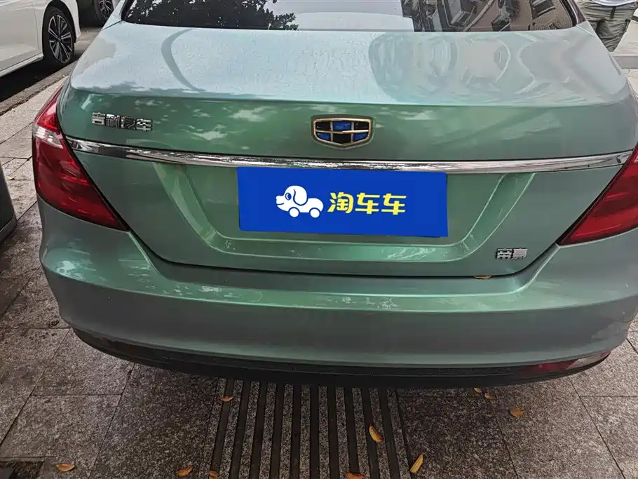 Emgrand Sedan 1.5 L CVT Luxury