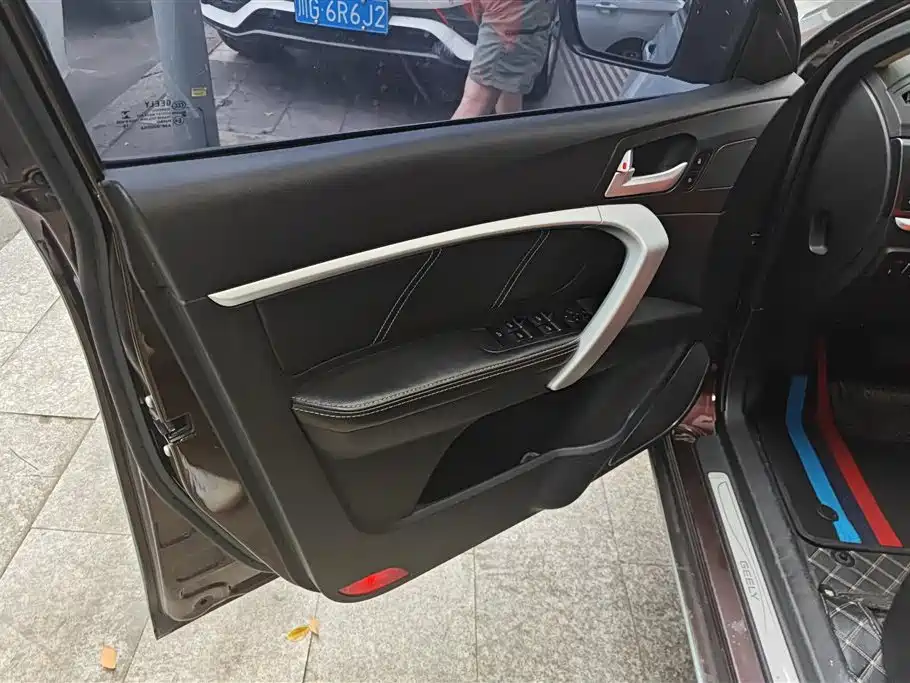 Emgrand Sedan 1.5 L CVT Luxury