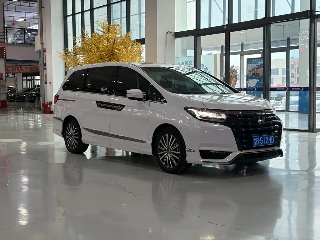 Elysion 2.0 L e:HEV Luxury