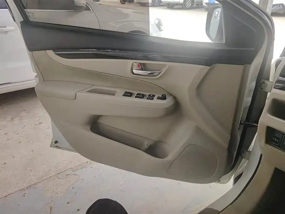 Alivio 1.6 L Auto Comfort Enjoyment