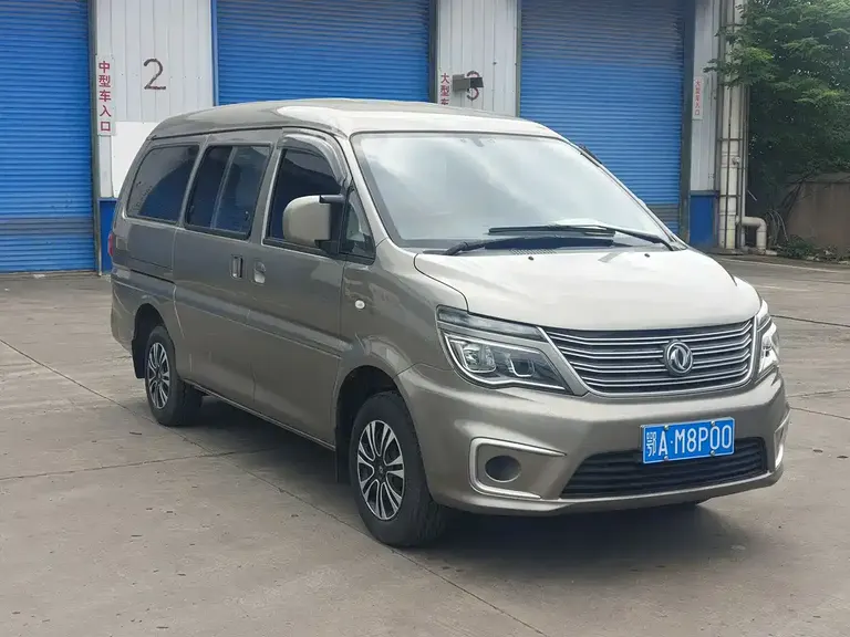 Dongfeng Lingzhi M5 L 1.6 L Comfort 7-seat