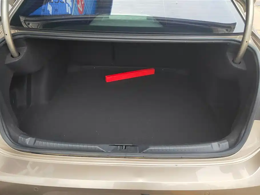 Lamando 230 TSI DSG Style