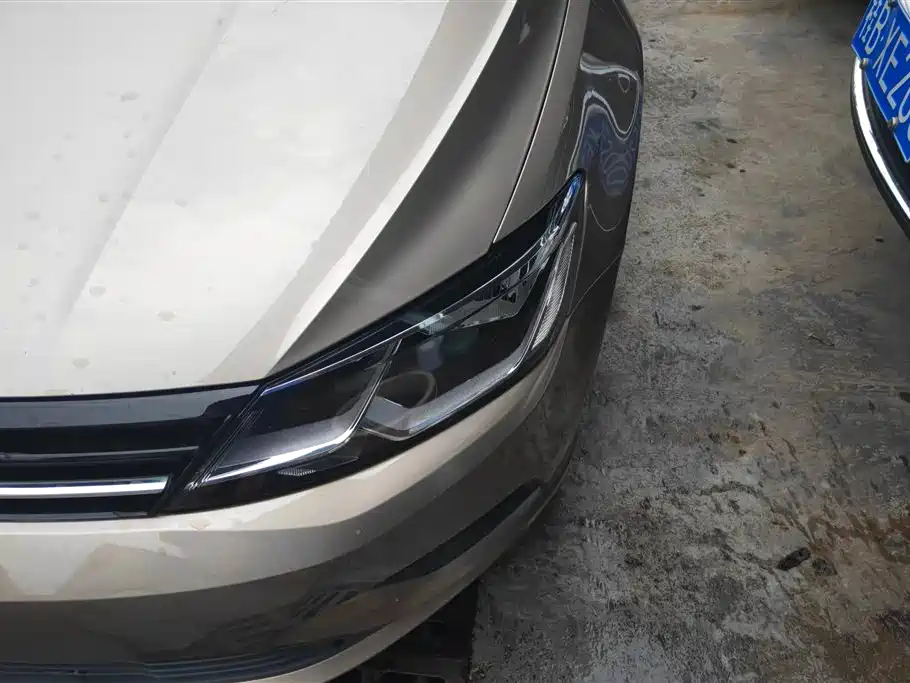 Lamando 230 TSI DSG Style