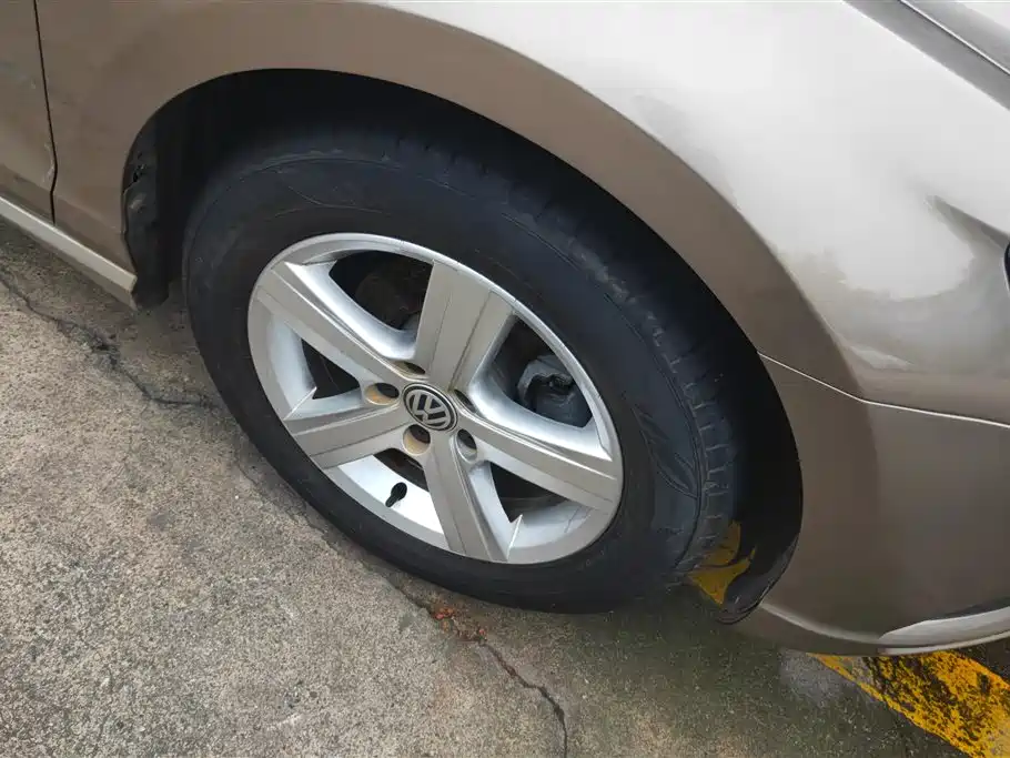 Lamando 230 TSI DSG Style
