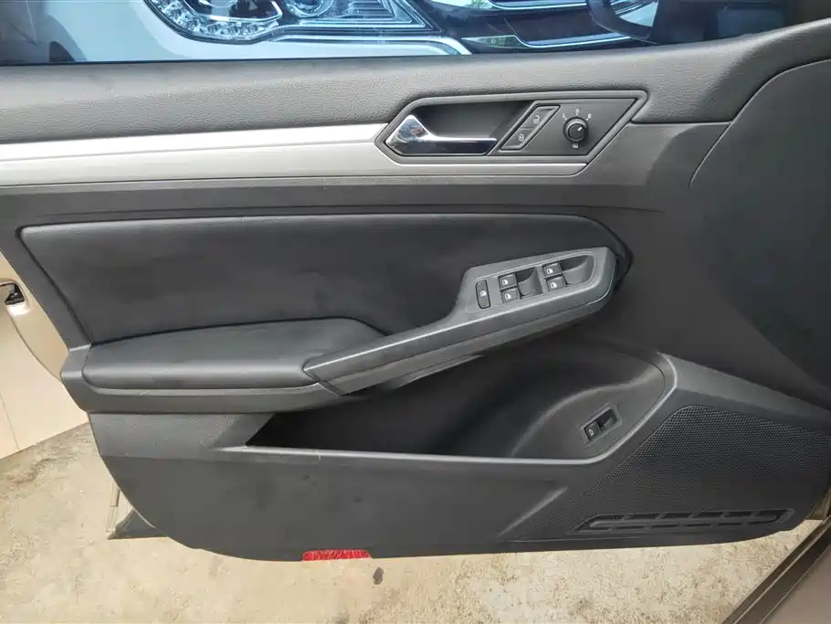 Lamando 230 TSI DSG Style