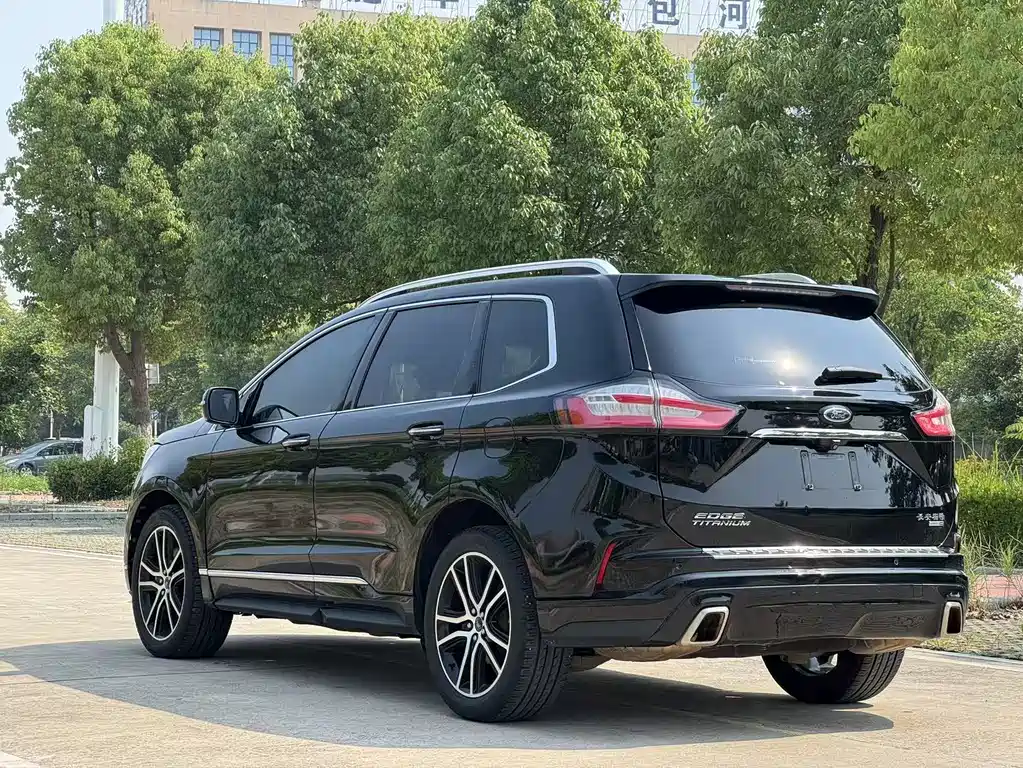 Edge EcoBoost 245 2 WD Grand Sharp 7-seat