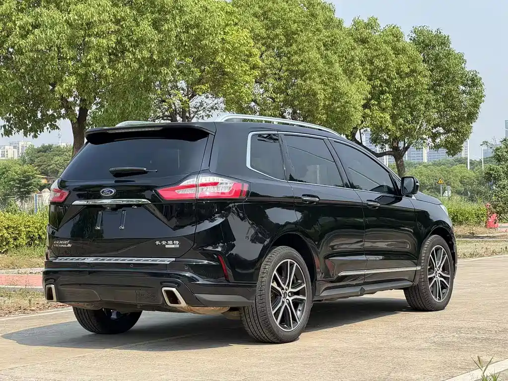 Edge EcoBoost 245 2 WD Grand Sharp 7-seat