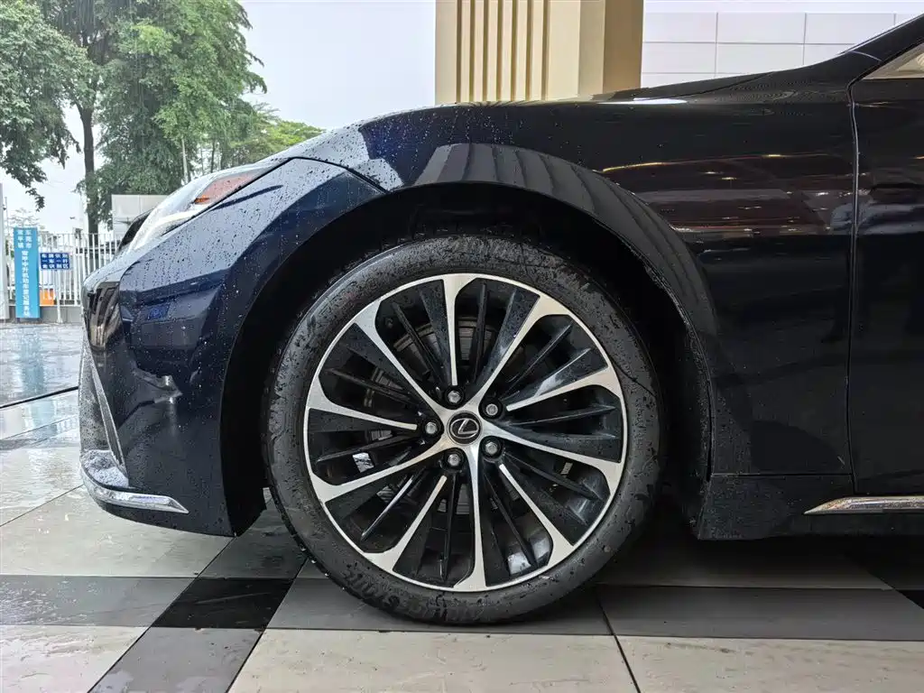 Lexus LS 500 h Executive