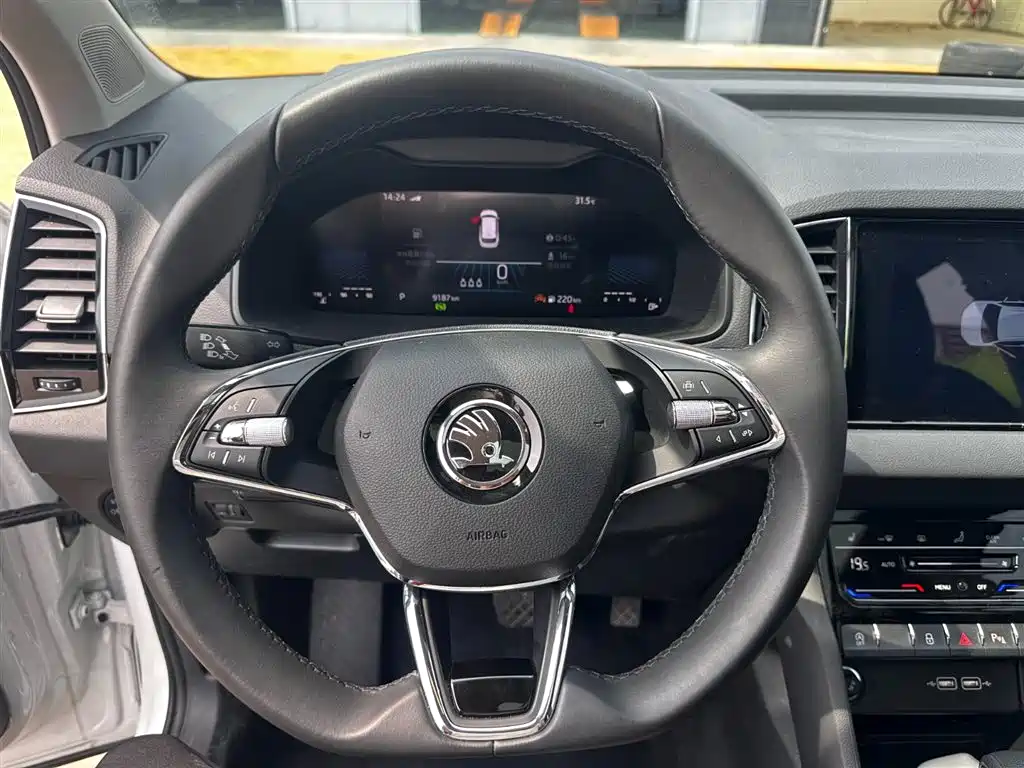 Karoq TSI280 Luxury Enjoyment
