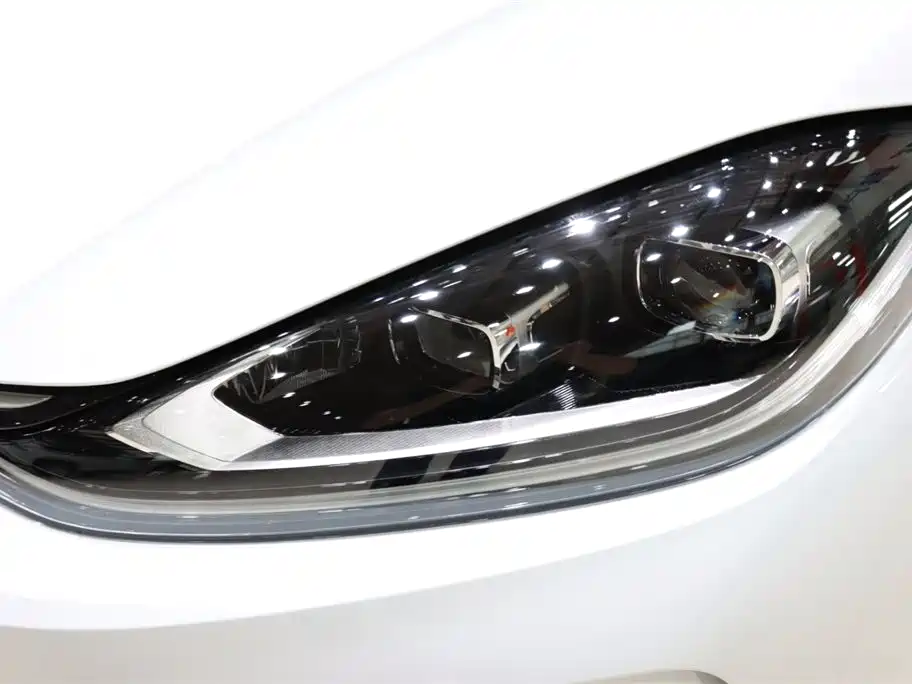 Lamando Lamando L 280 TSI DSG Dazzle Hot