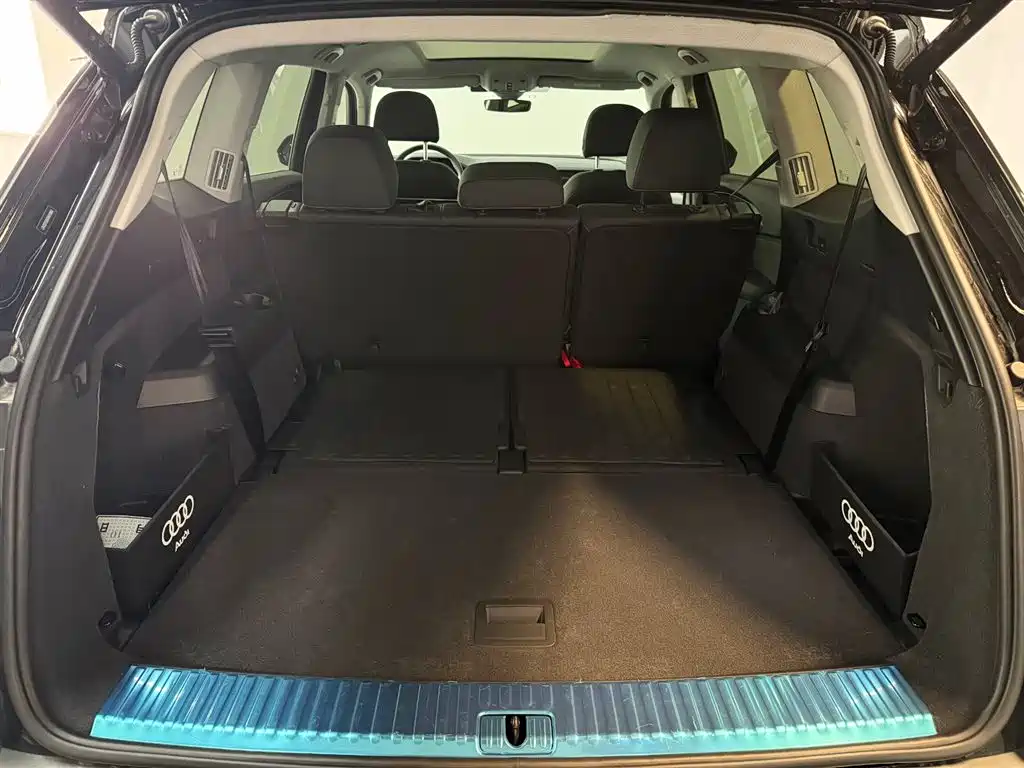 Audi Q6 40 TFSI quattro Cloud View Feather Package 7-seat