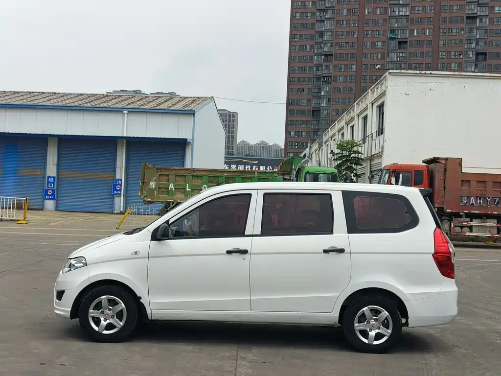 Wuling Hongguang 1.2 L Classic S Basic
