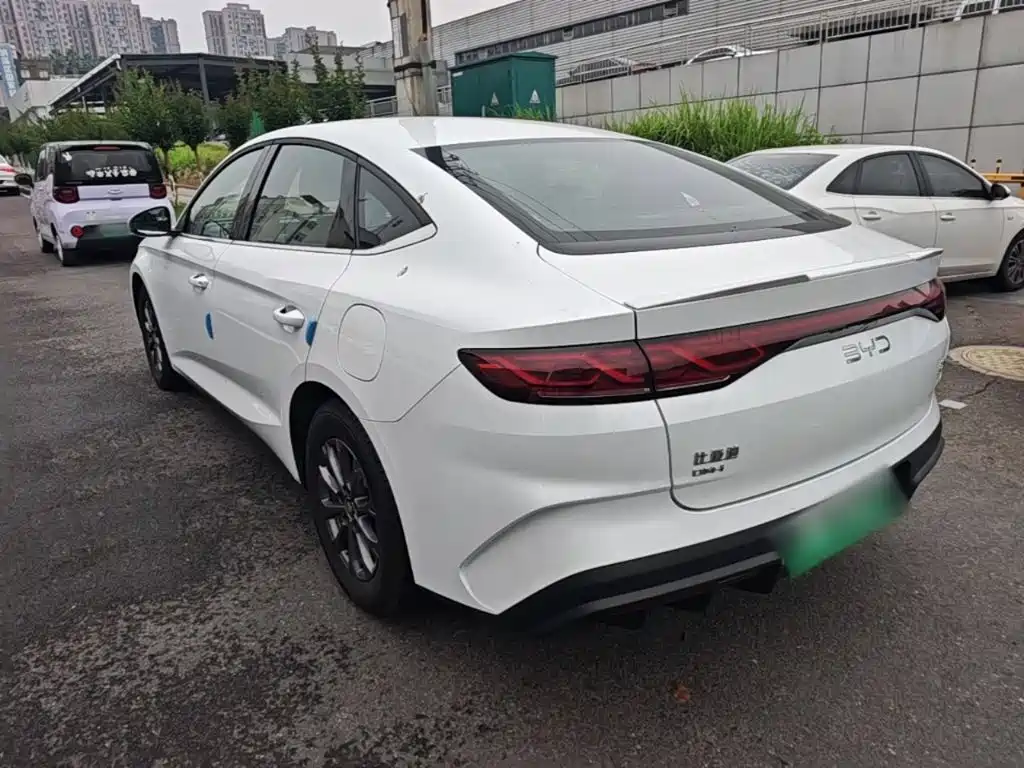 Qin L DM-i 80 KM Leading