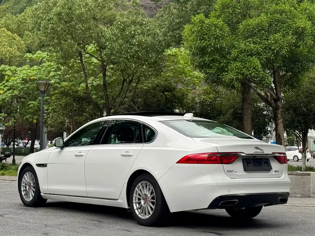 Jaguar XFL XFL 2.0 T 200 PS Luxury
