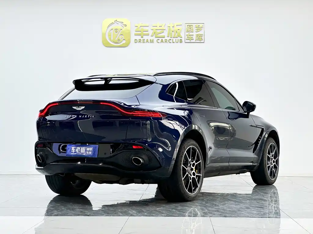 Aston Martin DBX 4.0 T V8