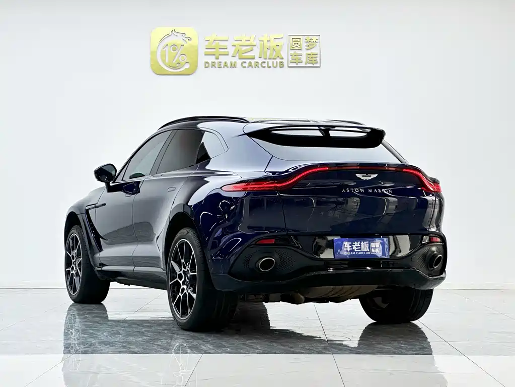 Aston Martin DBX 4.0 T V8